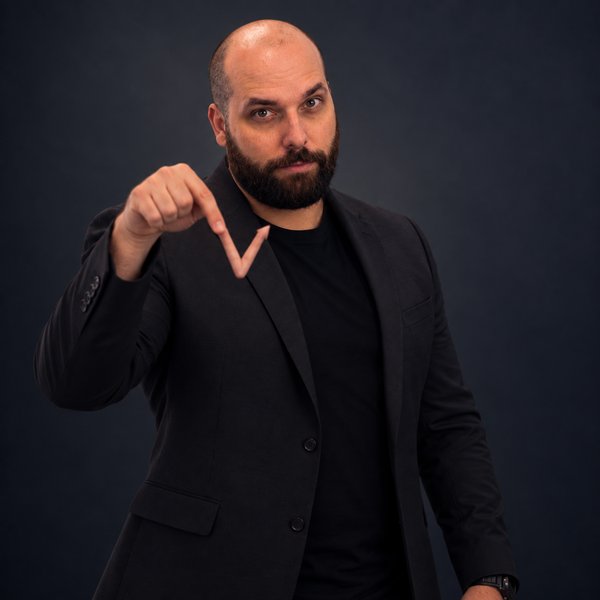 Jason Parker, founder of Reversals Trading, tracing a reversal in the air